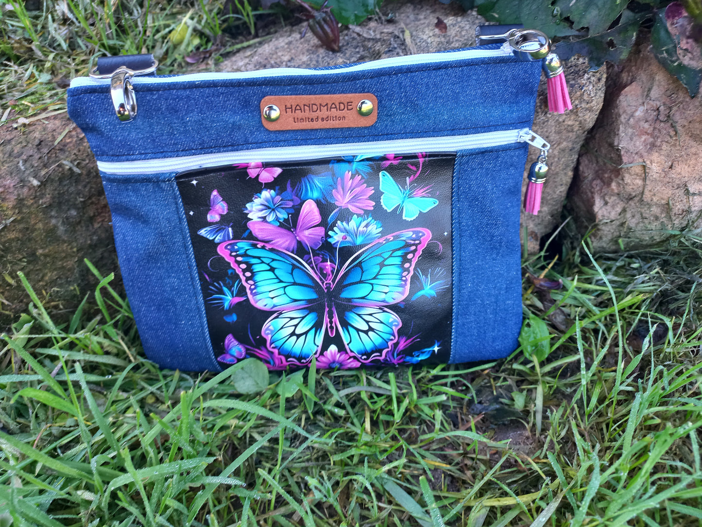 Mini pochette a accrocher aux jeans papillon rose et turquoise